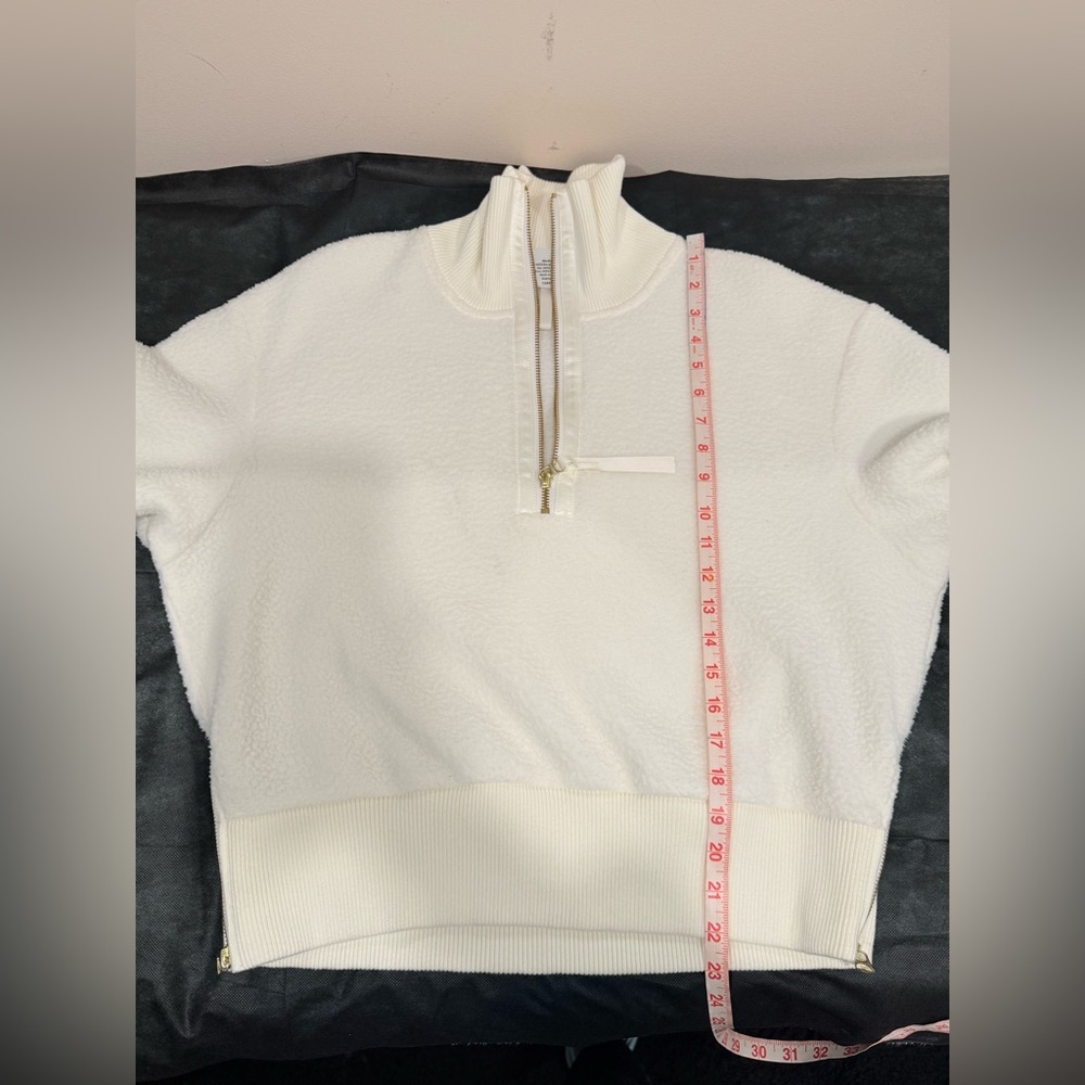 🔥Varley White Logo Pullover Tag Detail Womens Size M NWOT 🔥 - Picture 6 of 7